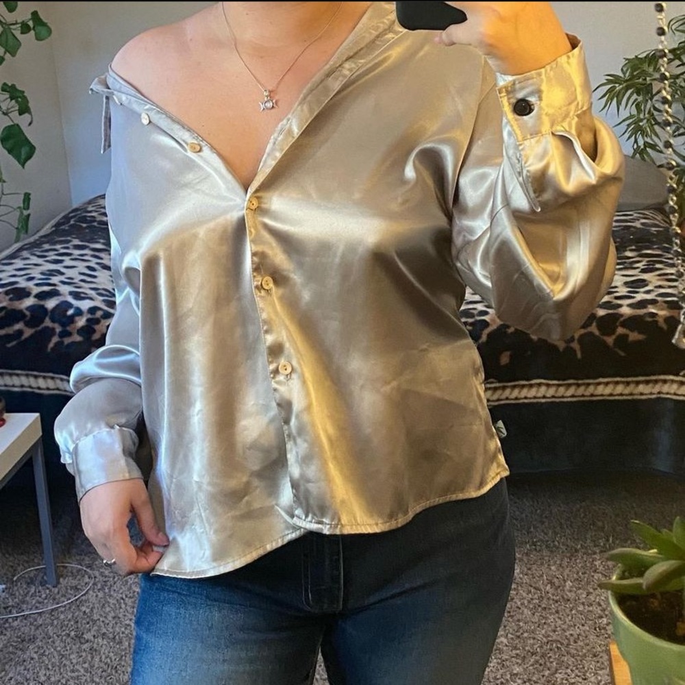 Satin top🤍